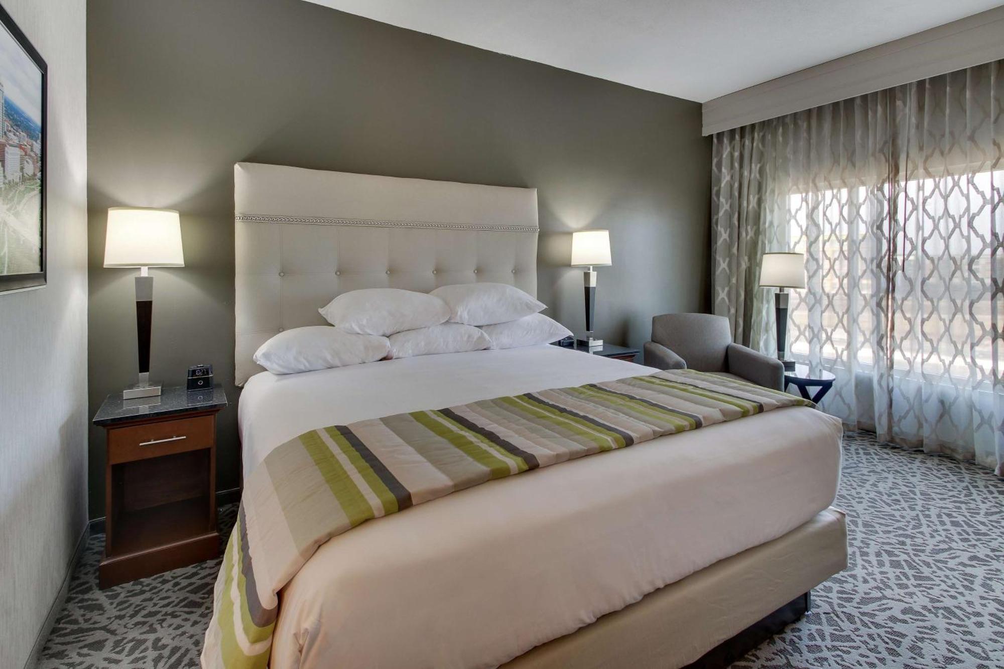 Drury Inn & Suites Cleveland Beachwood Kültér fotó